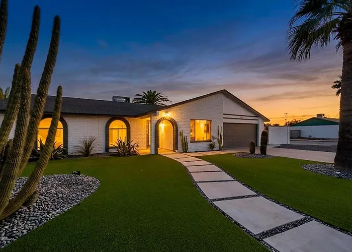The Cactus Palace - Desert Retreat ,heated Pool Holiday home