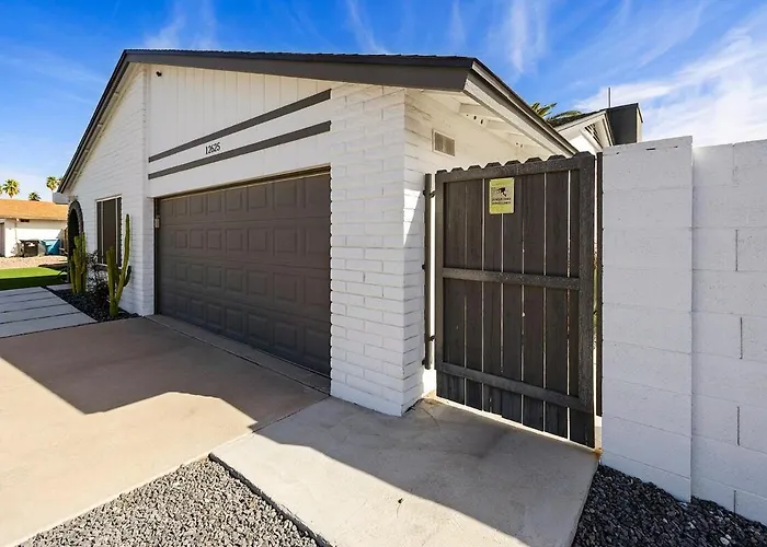 Holiday home The Cactus Palace - Desert Retreat ,heated Pool *