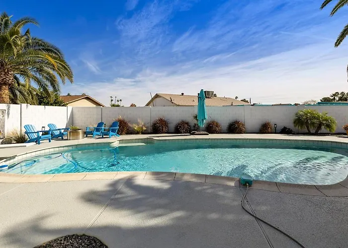 The Cactus Palace - Desert Retreat ,heated Pool Holiday home *