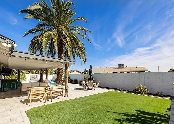 Holiday home The Cactus Palace - Desert Retreat ,heated Pool *