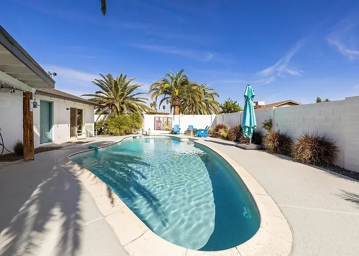 Holiday home The Cactus Palace - Desert Retreat ,heated Pool