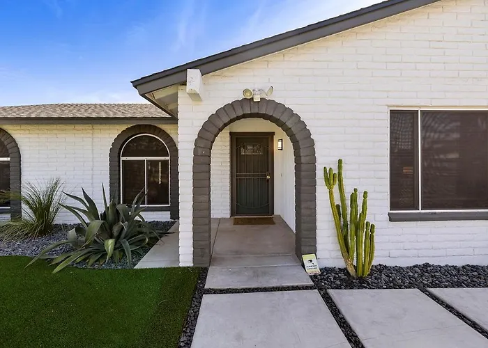 The Cactus Palace - Desert Retreat ,heated Pool Holiday home *