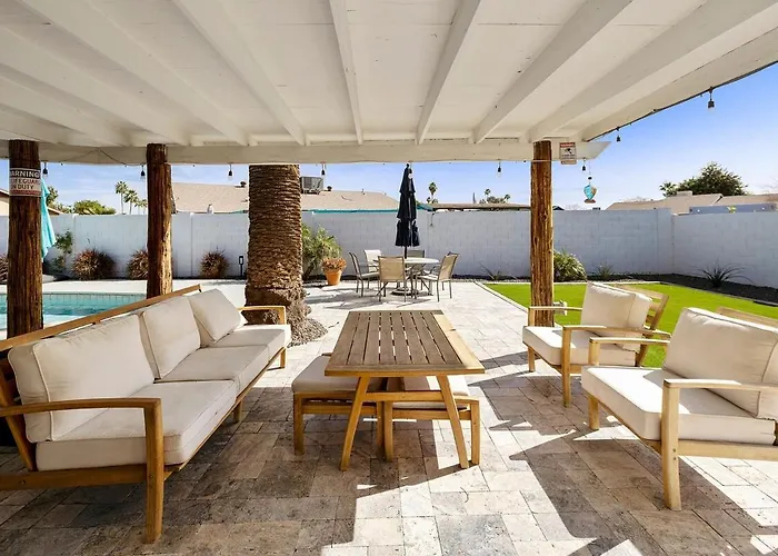 Holiday home The Cactus Palace - Desert Retreat ,heated Pool *
